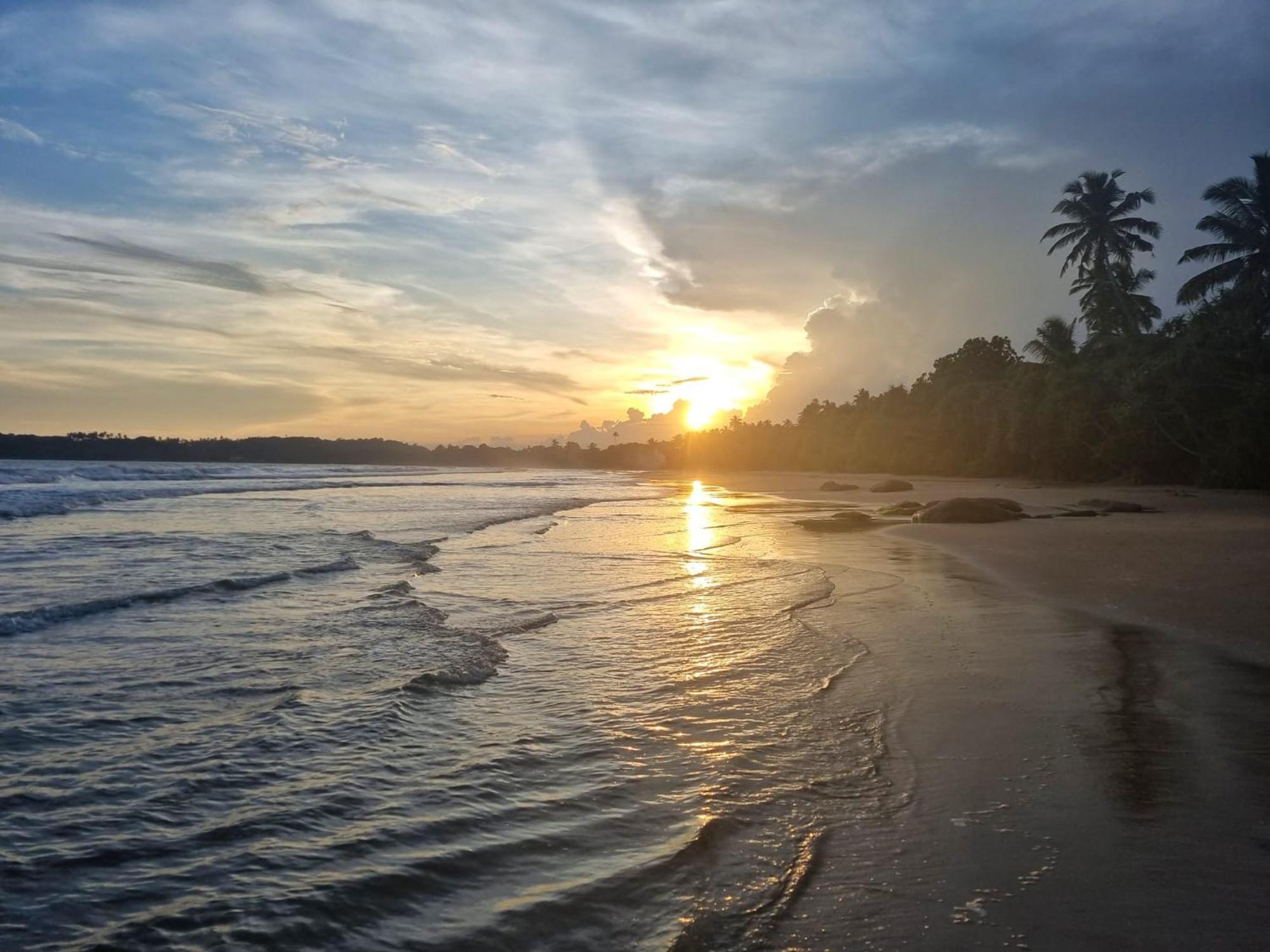 Relax Beach House Тангалла Экстерьер фото