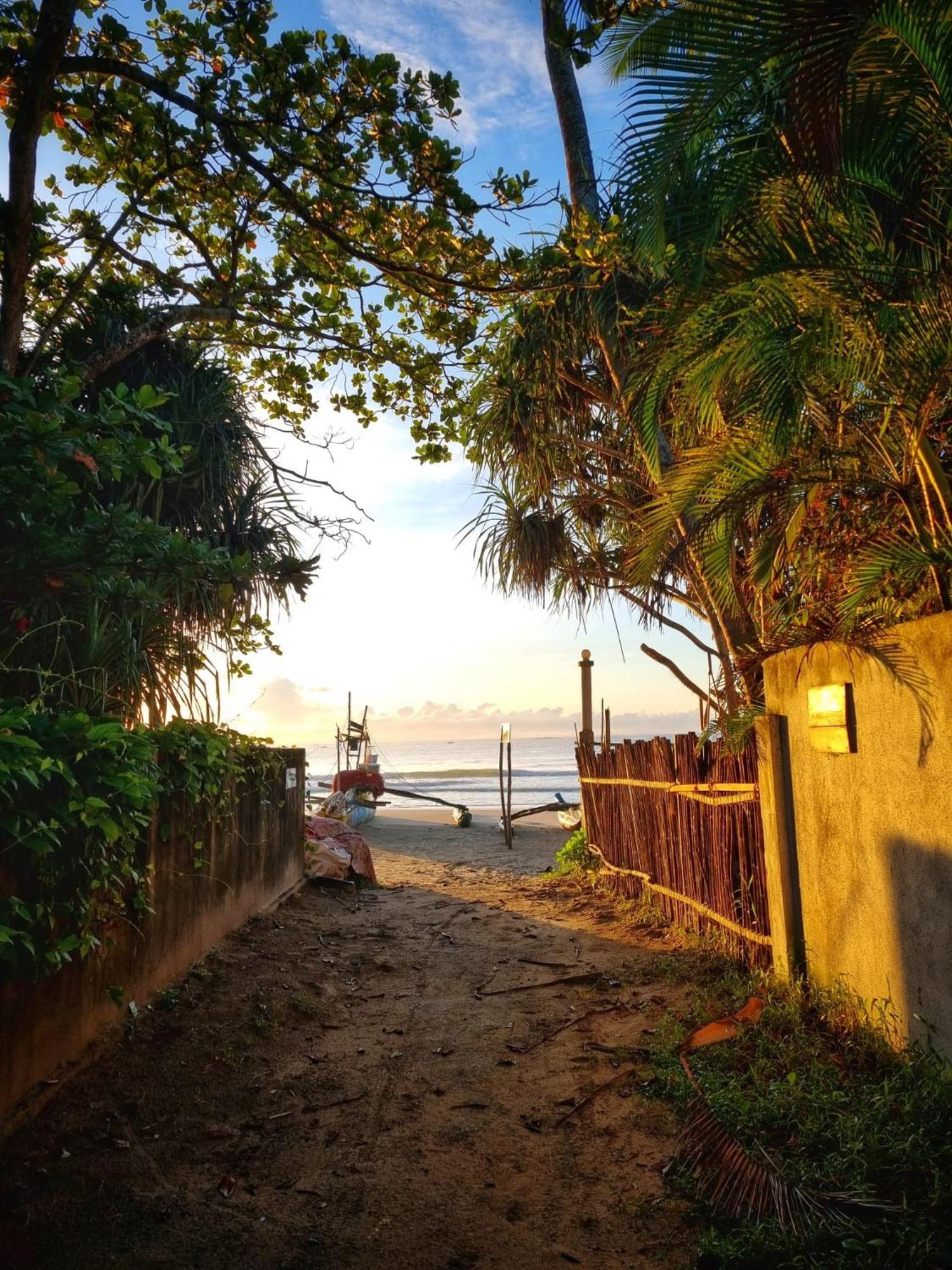 Relax Beach House Тангалла Экстерьер фото